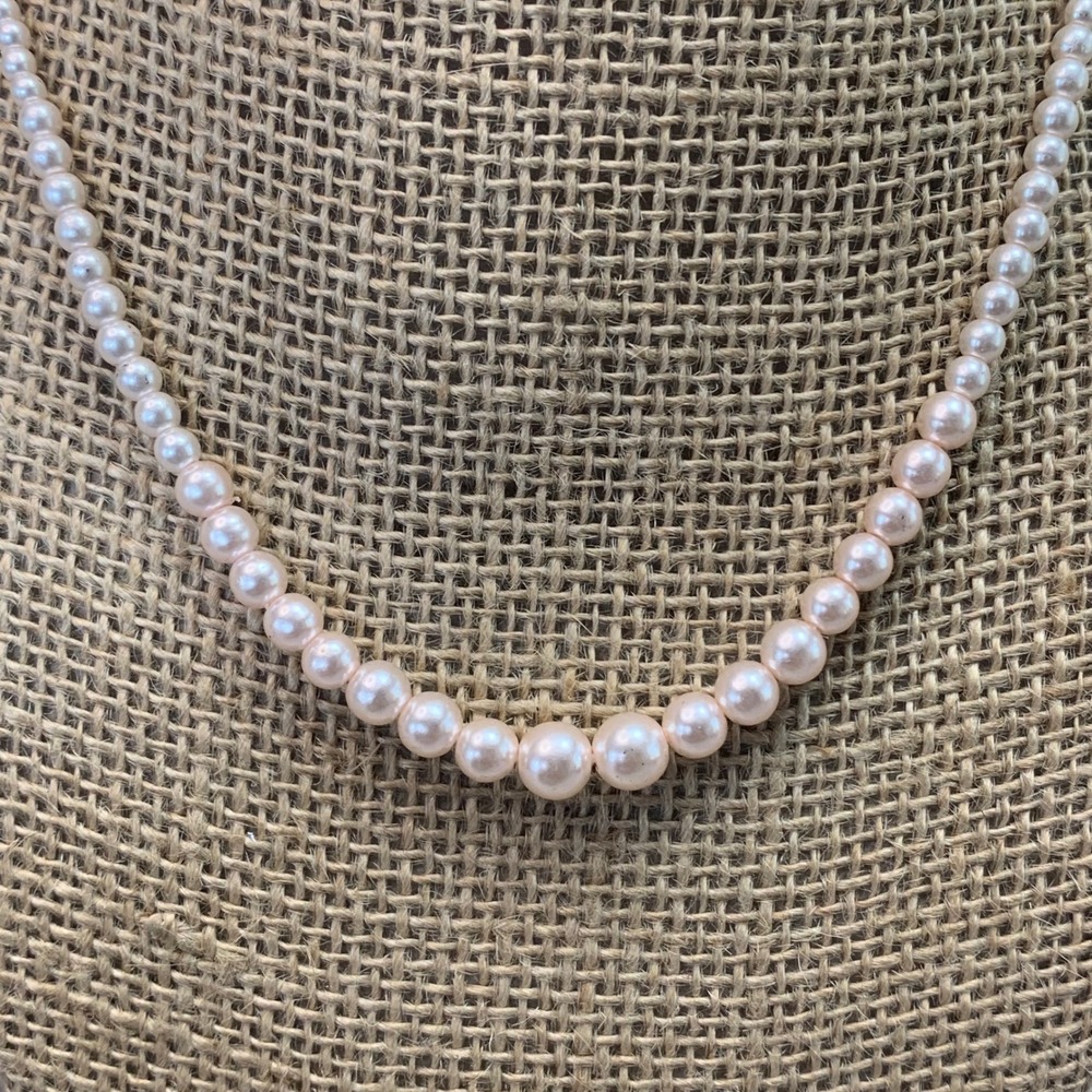 Vintage Graduated Pink Faux Pearl Necklace Gold Tone Filigree Clasp 16 Inch 5569